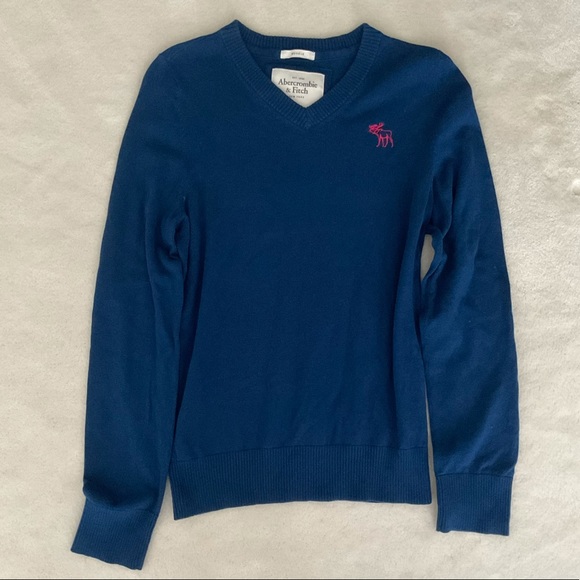 Abercrombie and Fitch V neck knit sweater - Picture 2 of 2